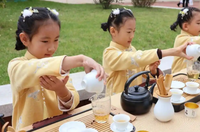 學(xué)生課堂上的專心投入文明有序生動(dòng)展現(xiàn)了校園養(yǎng)成教育的育人成效