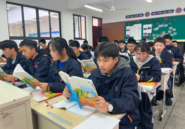 教育中心定位加強(qiáng)課程資源建造編寫中小學(xué)單元學(xué)歷案26個(gè)學(xué)科