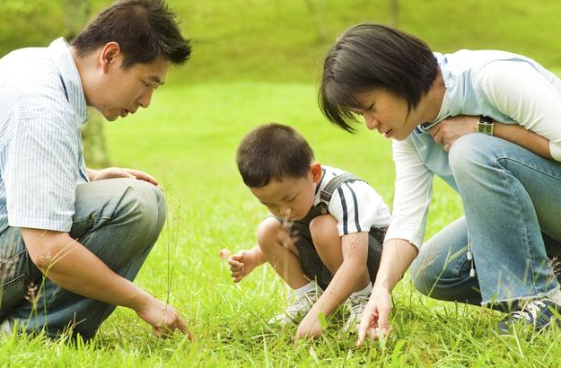 家庭教育而是構(gòu)建一個家校社三位一體的協(xié)同育人共同體