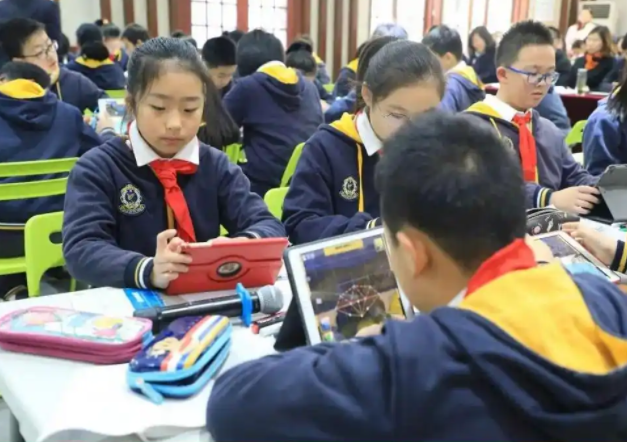 從增加一個學位到提高一堂課的質(zhì)量基礎(chǔ)教育正一步一個腳印