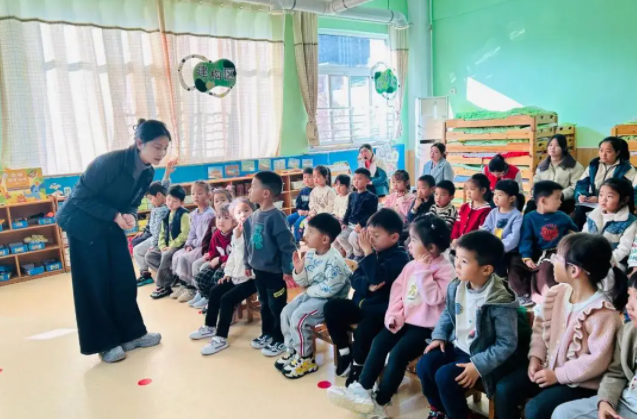 專業化活動生活化共育常態化系統培育幼兒的核心素養