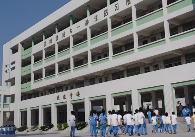 折射的正是教育開展的厚度也是對大力開展教育事業不變的初心