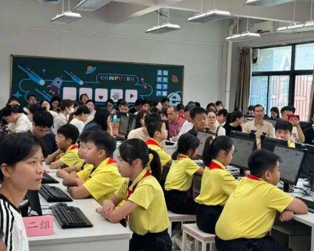 堅實的硬件基礎學生的借閱行為實時成為后臺詳實的分析數據