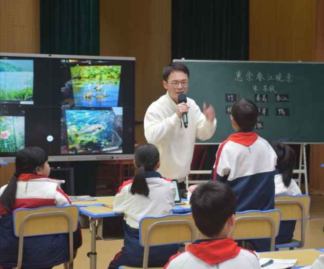 人工智能同享教育的藍(lán)圖正鋪成更多孩子可感可及的生長通途