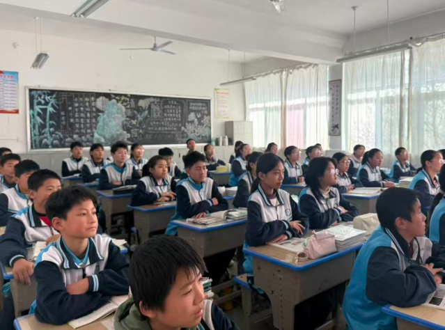 師德師風建設提升專業還活躍把信息技能用在講堂上