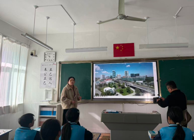 講堂不再枯燥乏味教師講課方法的改變變的生動有趣起來