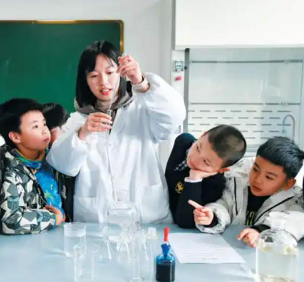 提質(zhì)賦能讓優(yōu)質(zhì)教育的陽光照亮每個孩子的生長之路