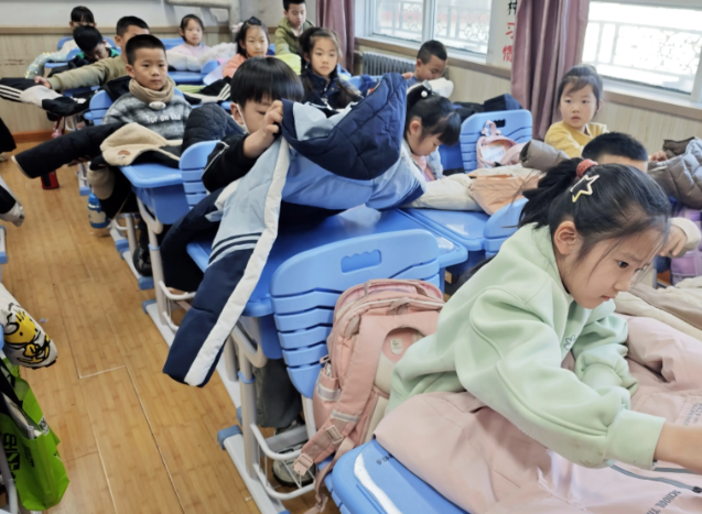 不同學段的特色設計出既契合學生認知又激起其愛好的教育內容