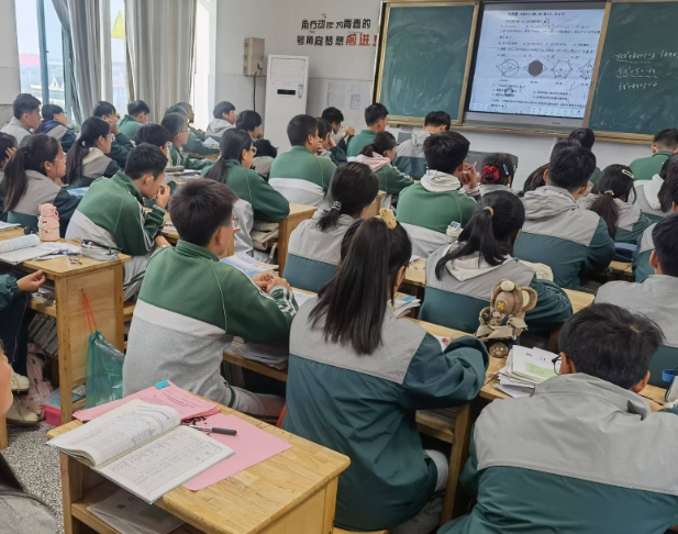 一直在探究打破傳統高考升學的單一途徑為學生提供更多元和面向未來 一直在探究打破傳統高考升學的單一途徑為學生提供更多元和面向未來