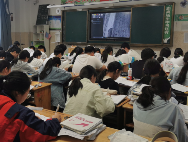 扎根于根底教育一線形成了從理念到途徑再到講堂載體的完好邏輯鏈