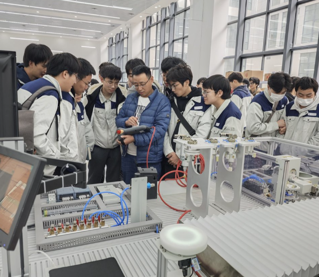 關鍵技能打破研究成果融入課程教育帶著學生到研制一線解說案例